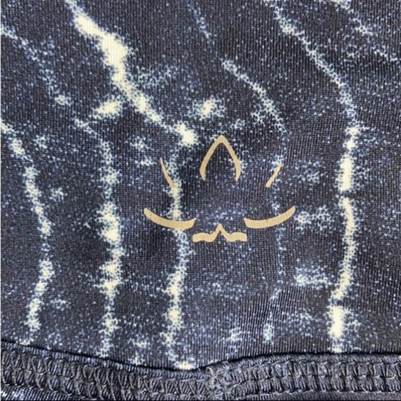 BEYOND YOGA Lux Dune High Waist Graphic Blue & White Leggings S Athleisure Gym - Picture 7 of 13